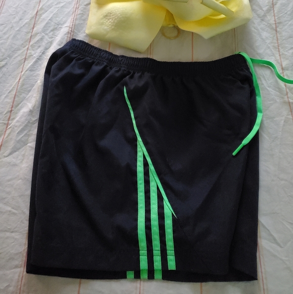 ADIDAS short very beautiful for training or sport - Picture 4 of 5